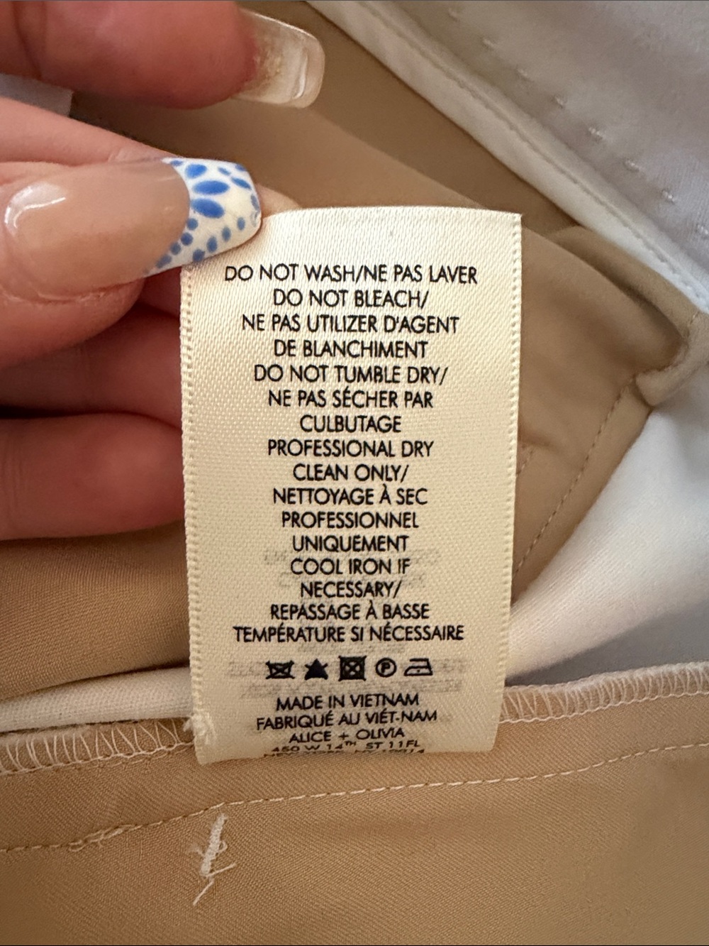 Alice + Olivia Cady off white shorts - Picture 11 of 11